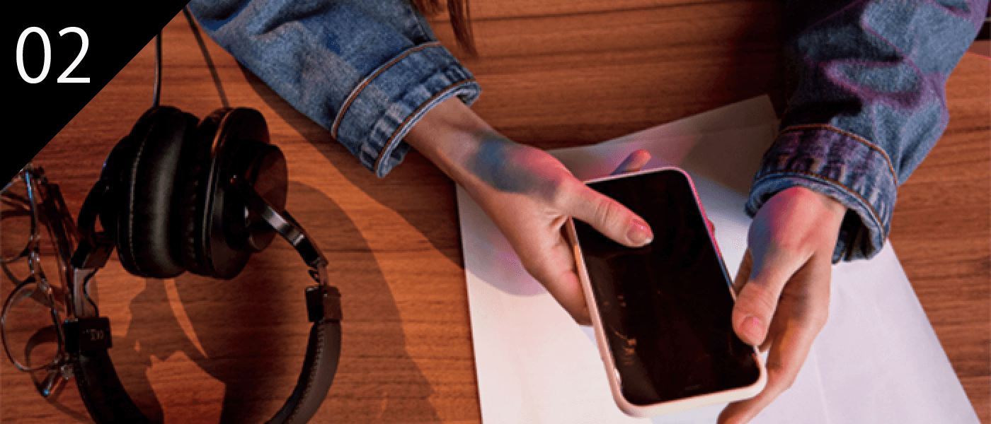 スマホとヘッドホン